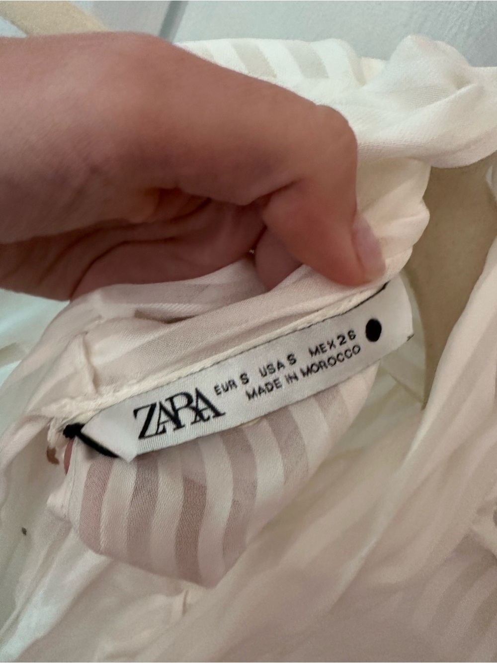 Zara Sleeveless White Sheer Stripe High-Neck Blouse - Picture 4 of 4